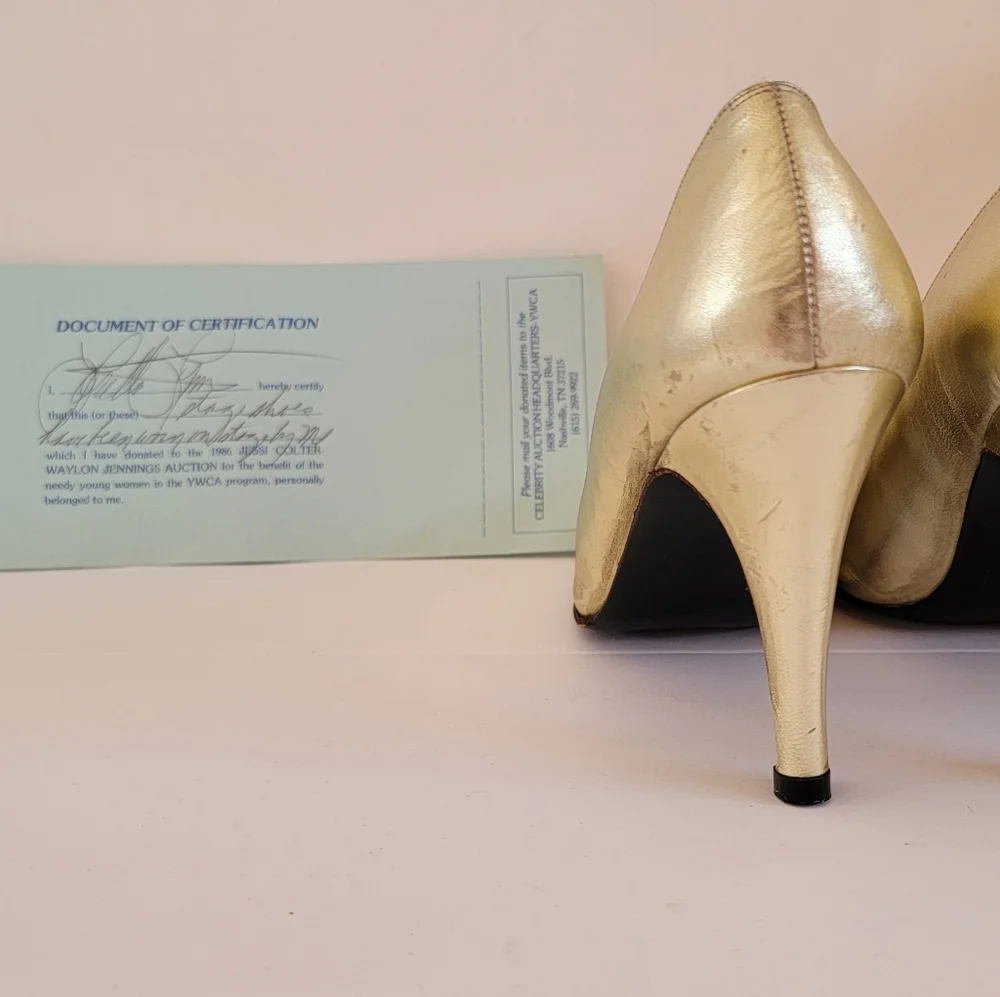 Loretta lynn double signed stage shoes with coa also signed by her. - Picture 3 of 9